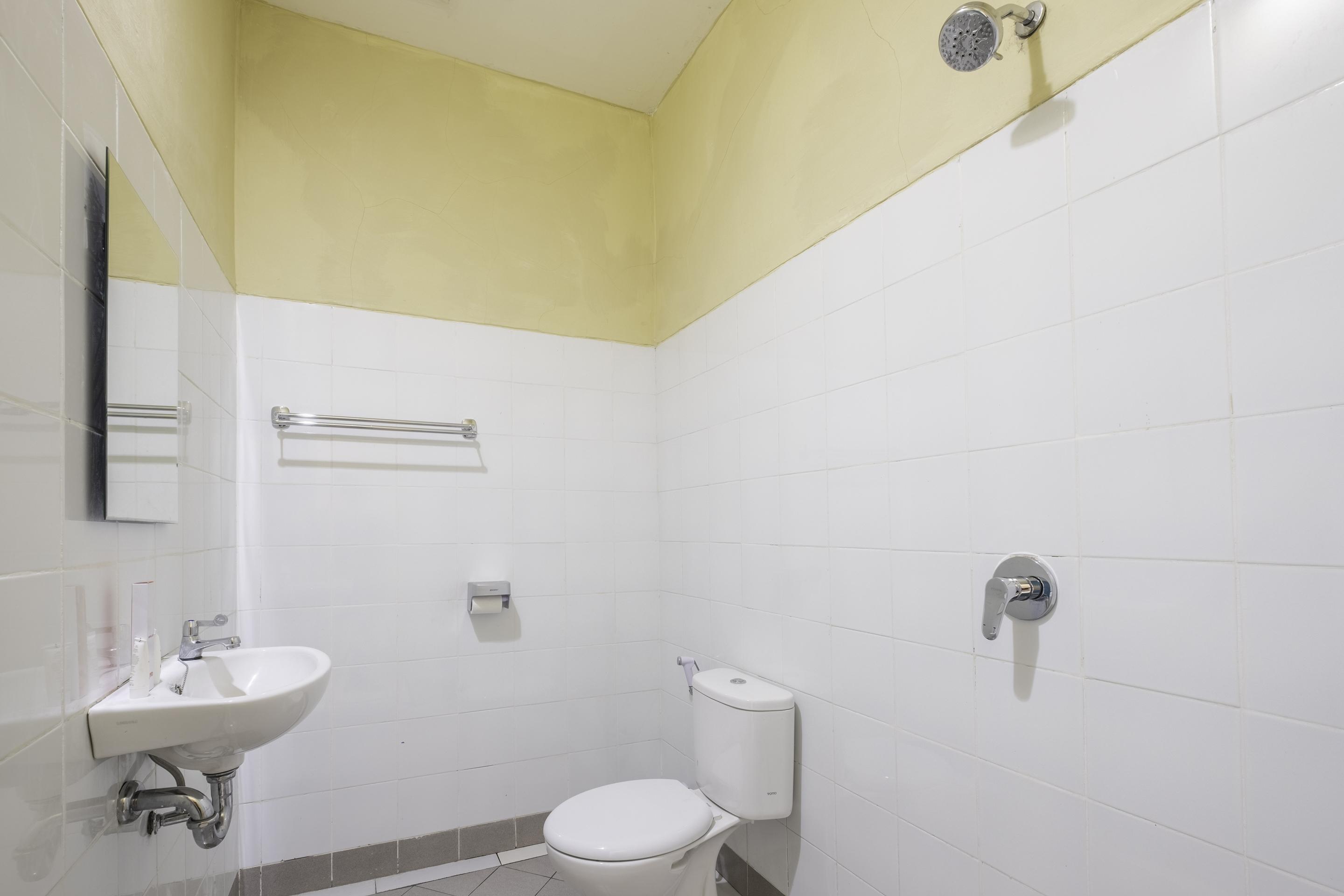 Super Oyo 1568 Stasiun Ka Cirebon Guest House Ngoại thất bức ảnh