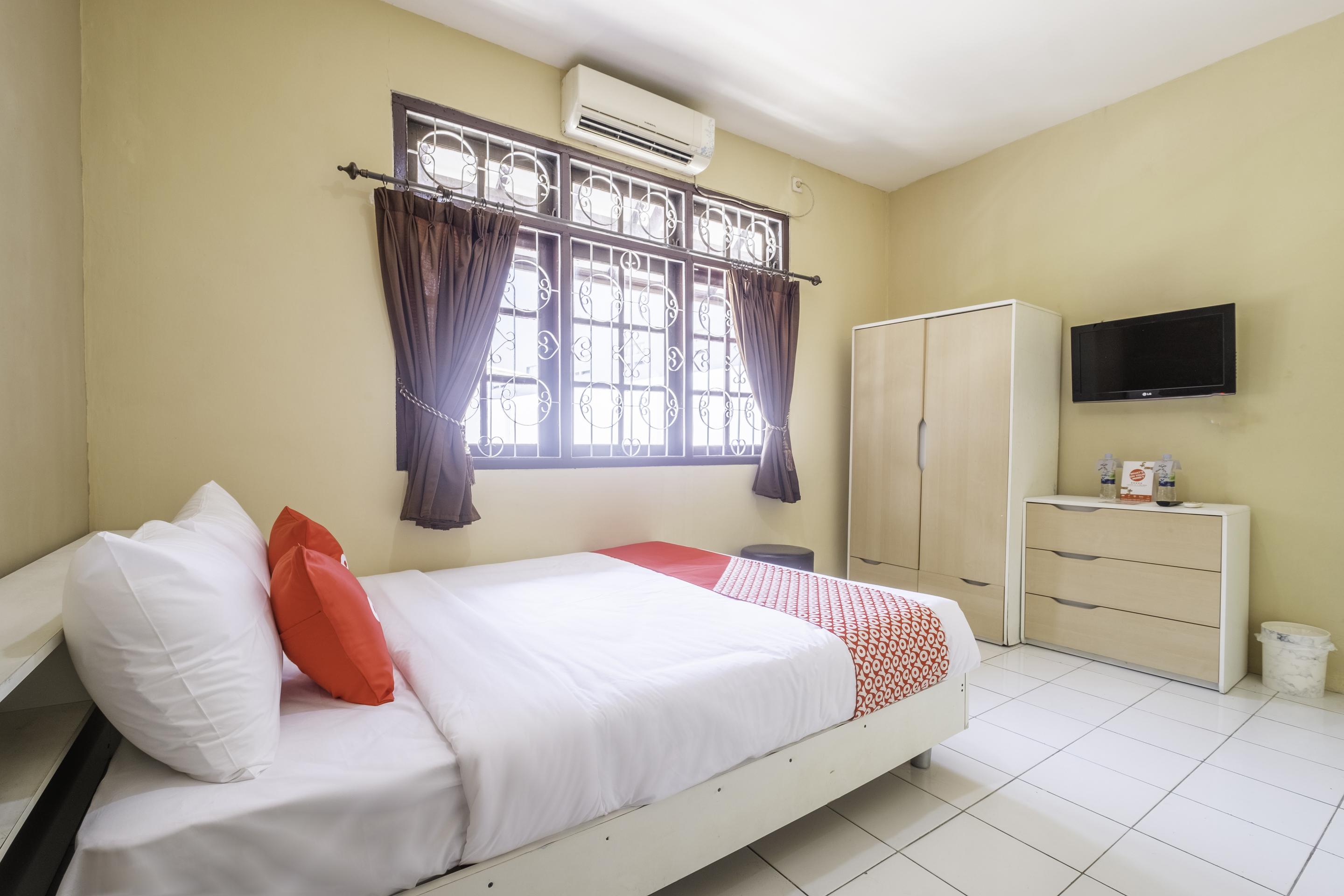 Super Oyo 1568 Stasiun Ka Cirebon Guest House Ngoại thất bức ảnh
