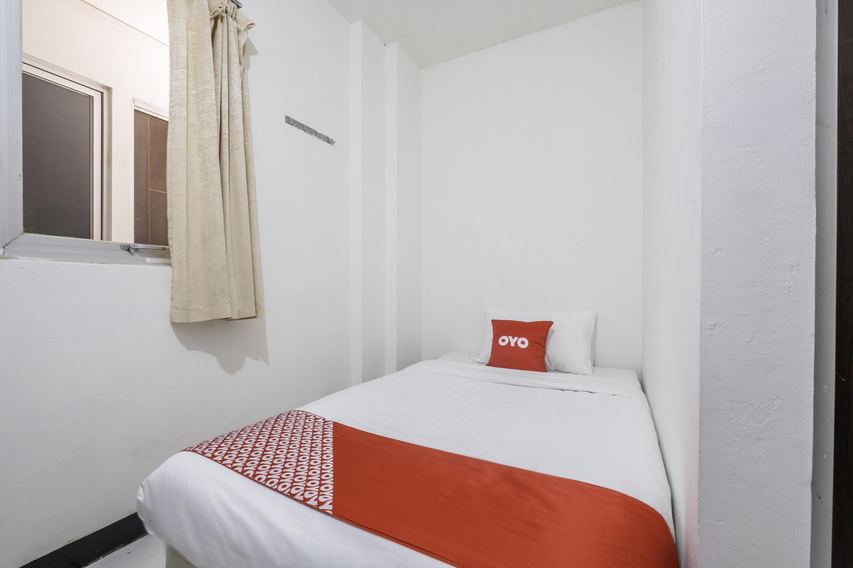 Super Oyo 1568 Stasiun Ka Cirebon Guest House Ngoại thất bức ảnh