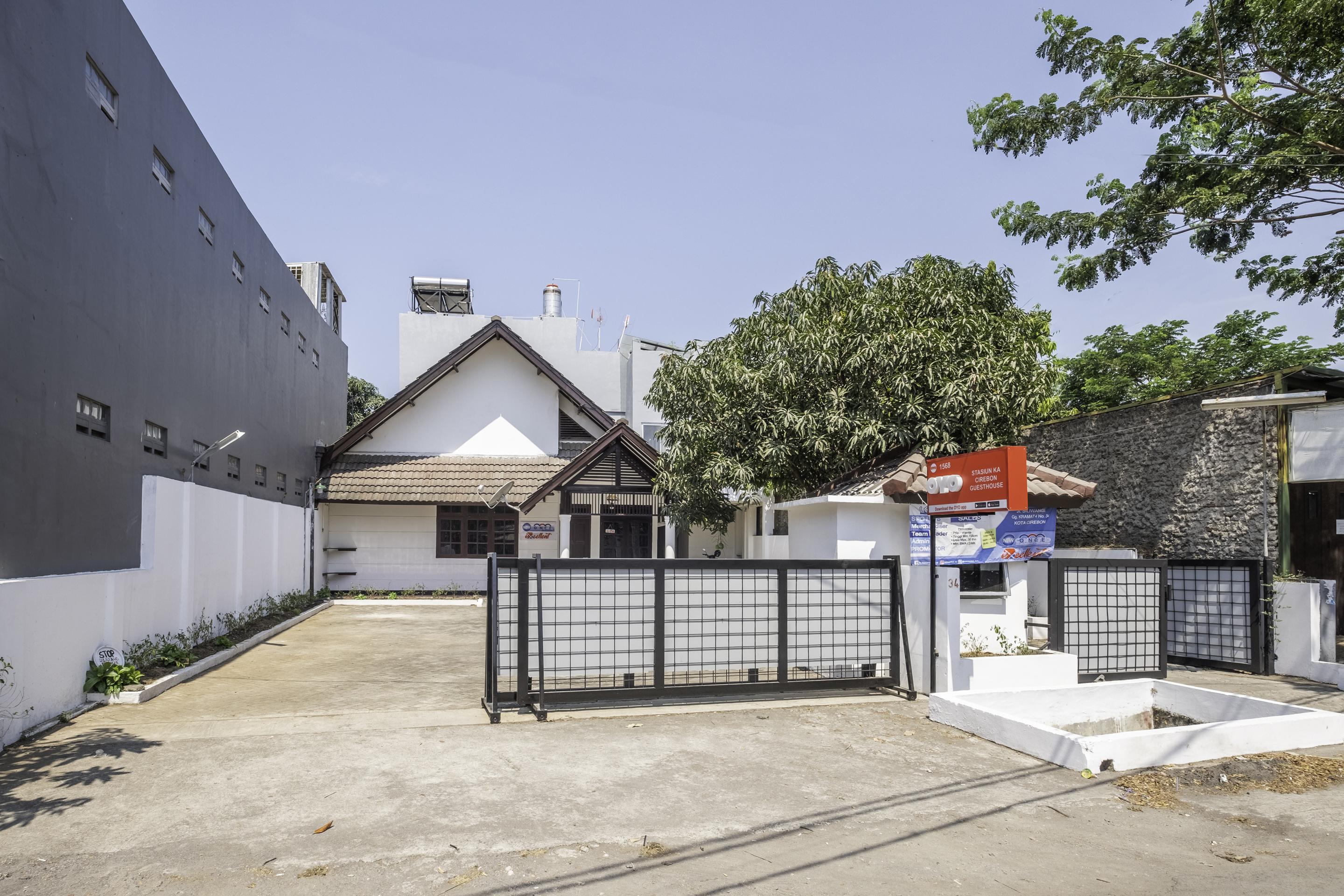 Super Oyo 1568 Stasiun Ka Cirebon Guest House Ngoại thất bức ảnh