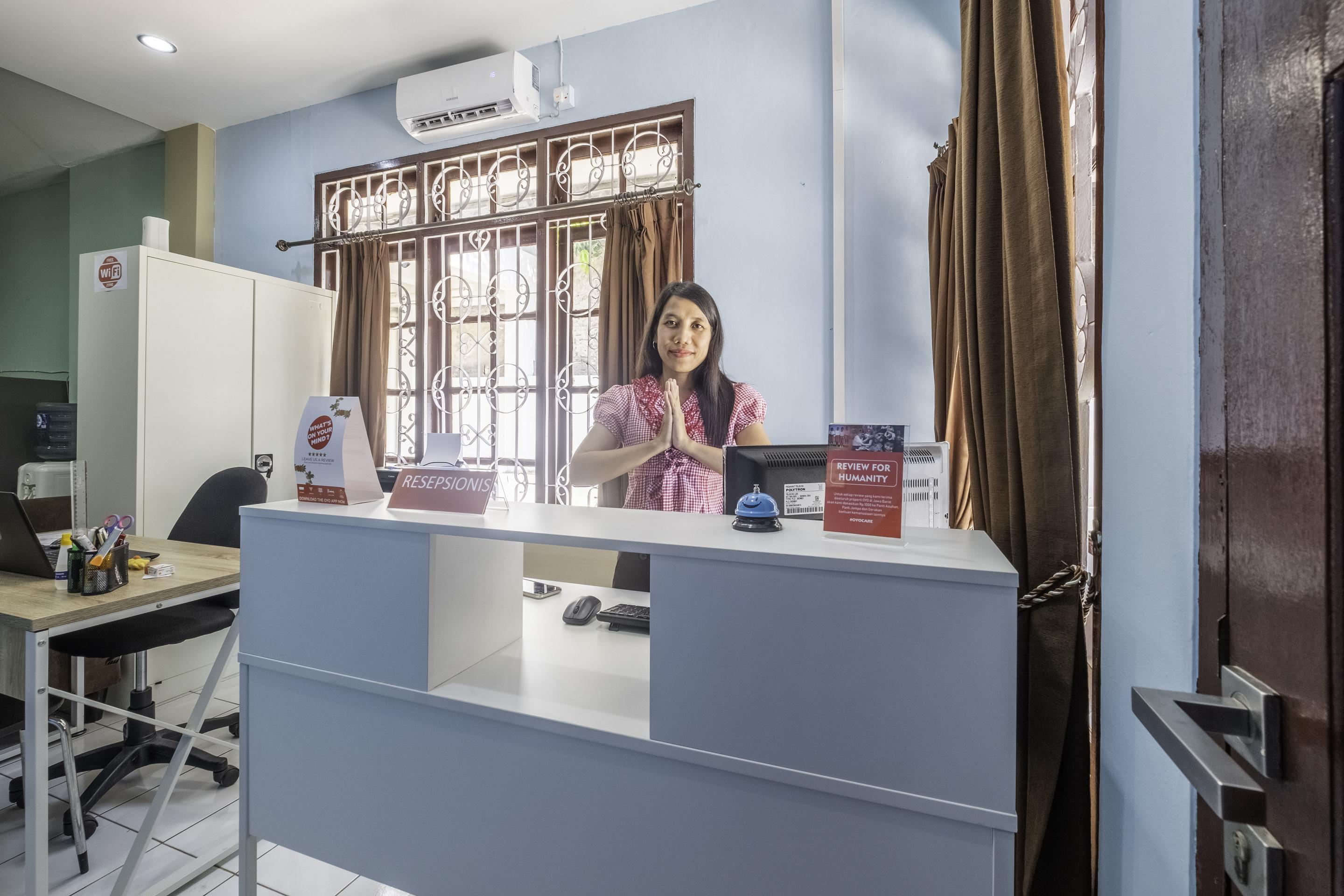 Super Oyo 1568 Stasiun Ka Cirebon Guest House Ngoại thất bức ảnh