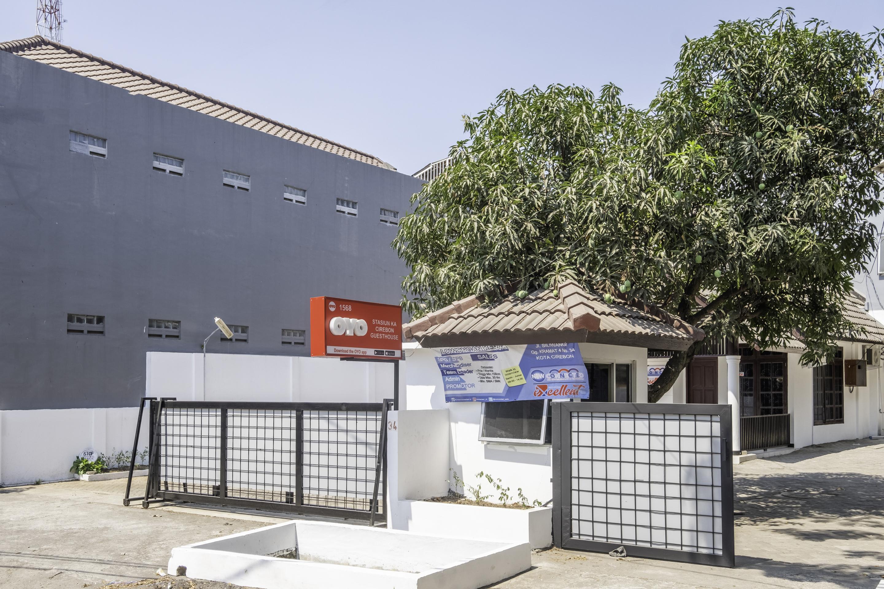 Super Oyo 1568 Stasiun Ka Cirebon Guest House Ngoại thất bức ảnh