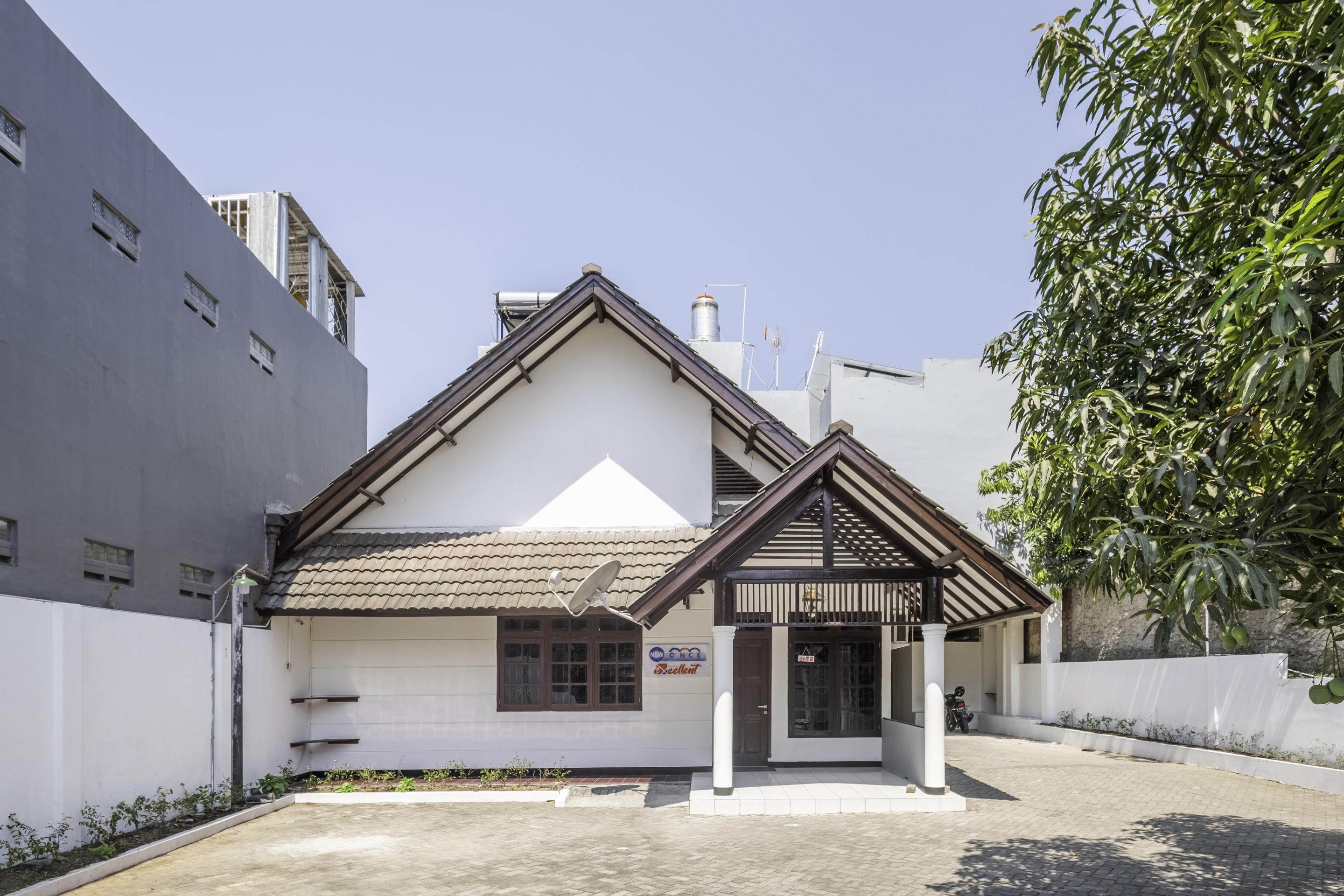 Super Oyo 1568 Stasiun Ka Cirebon Guest House Ngoại thất bức ảnh