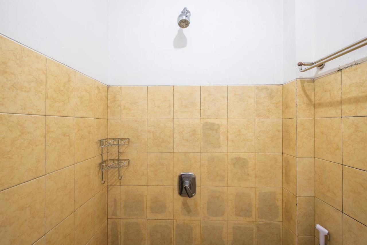 Super Oyo 1568 Stasiun Ka Cirebon Guest House Ngoại thất bức ảnh